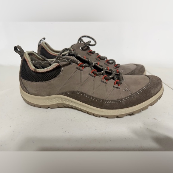 ECCO Aspina Low Hiking Shoe Size EU 38 US 7.5 Beige Yak Leather Waterproof - Picture 2 of 7